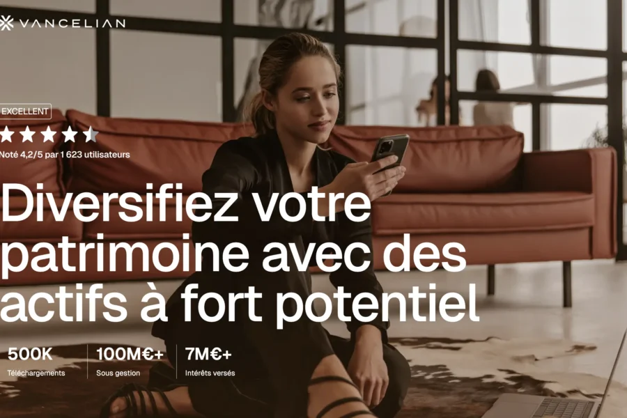 Une femme tient un smartphone devant un canapé brun avec le logo et le slogan prometteur de Vancellian superposés à l'image.
