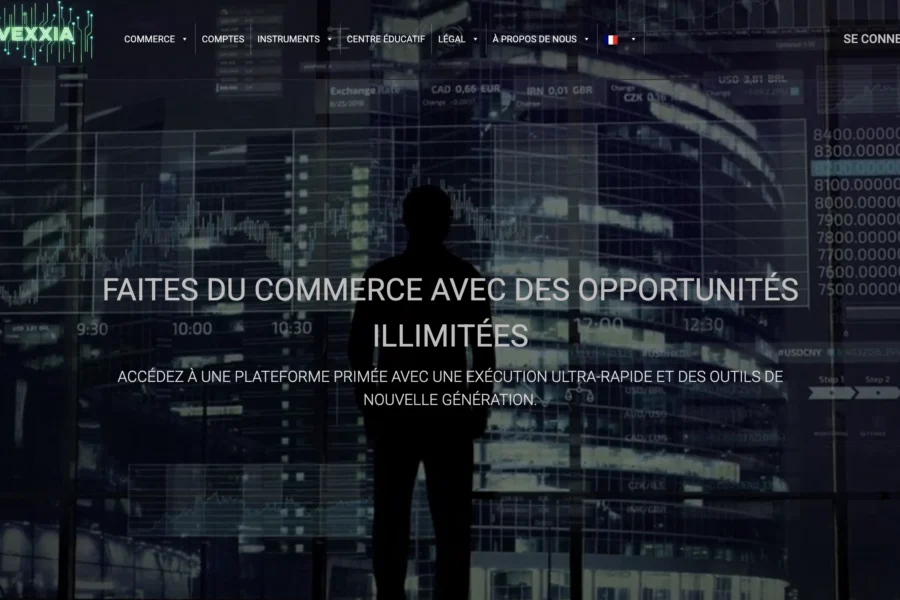 Page d'accueil de la plateforme Invexxia affichant le logo et une annonce promettant des opportunités illimitées sur fond sombre.
