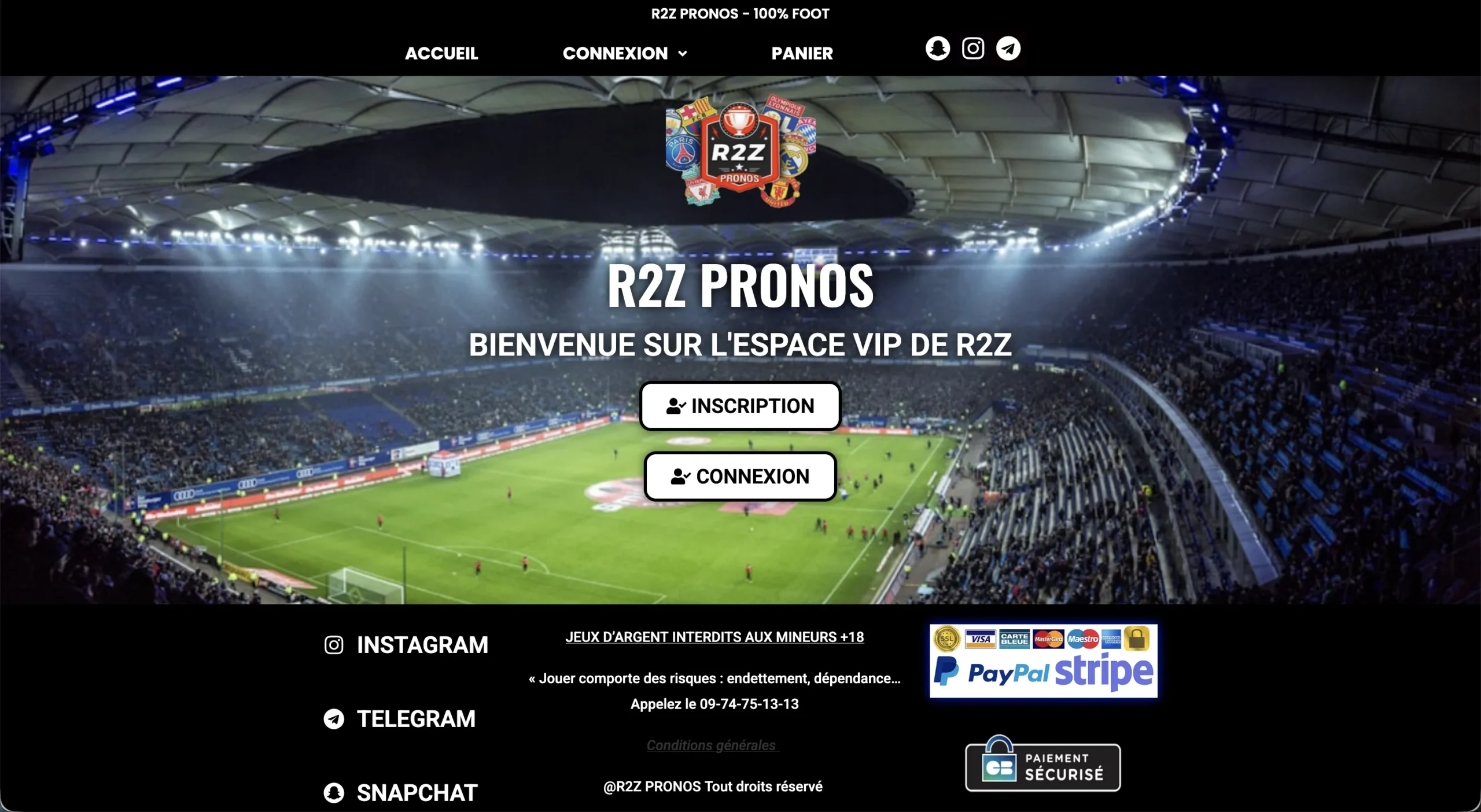 Page d'accueil du site R22 Pronos présentant un stade de football et les boutons d'inscription et de connexion.