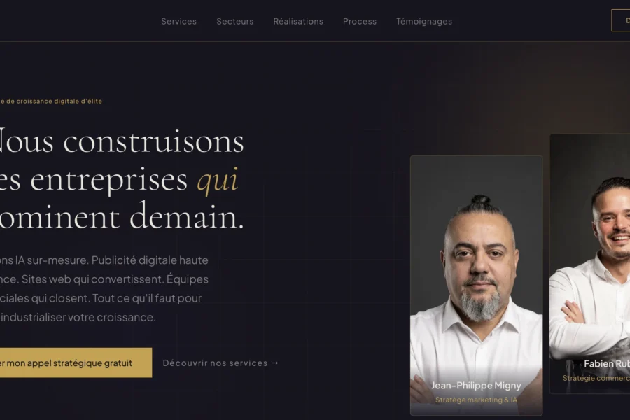 La page d'accueil du site web Anyos présente deux dirigeants et la phrase Nous construisons les entreprises qui dominent demain.