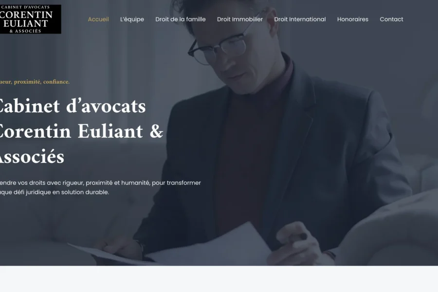 Page du cabinet d'avocats Corentin Euliant & Associés affichant le logo et une photo de travail d'un avocat.