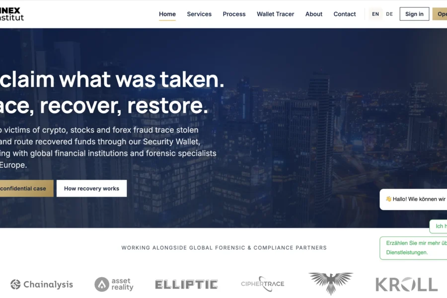 Page web de Finex Invest proposant des services de récupération de fonds choqués par desarnaques, avec des logos de partenaires tels qu'Elliptic et Kröll.