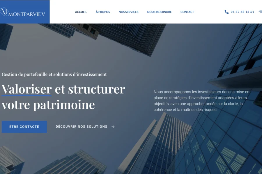 Vue basse de gratte-ciel avec le slogan Valoriser et structurer votre patrimoine.