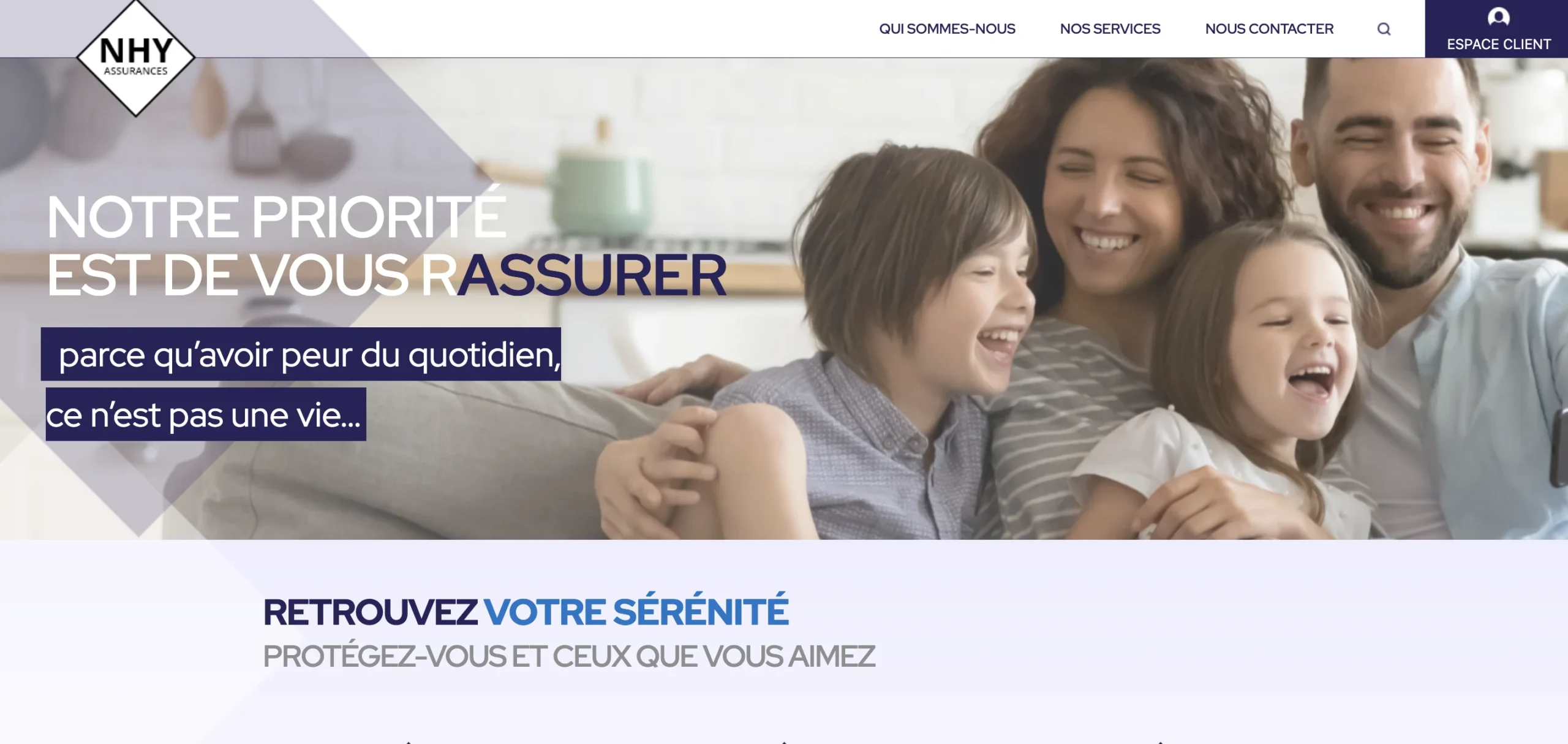 Bannière publicitaire NHY avec une famille souriante et le slogan « Notre priorité est de vous rassurer »