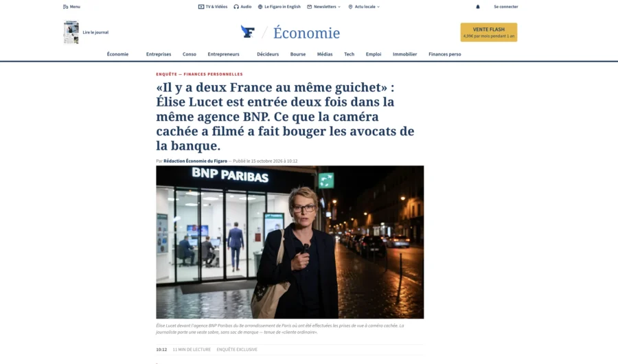 Femme marche devant une enseigne BNP Paribas sur une page web