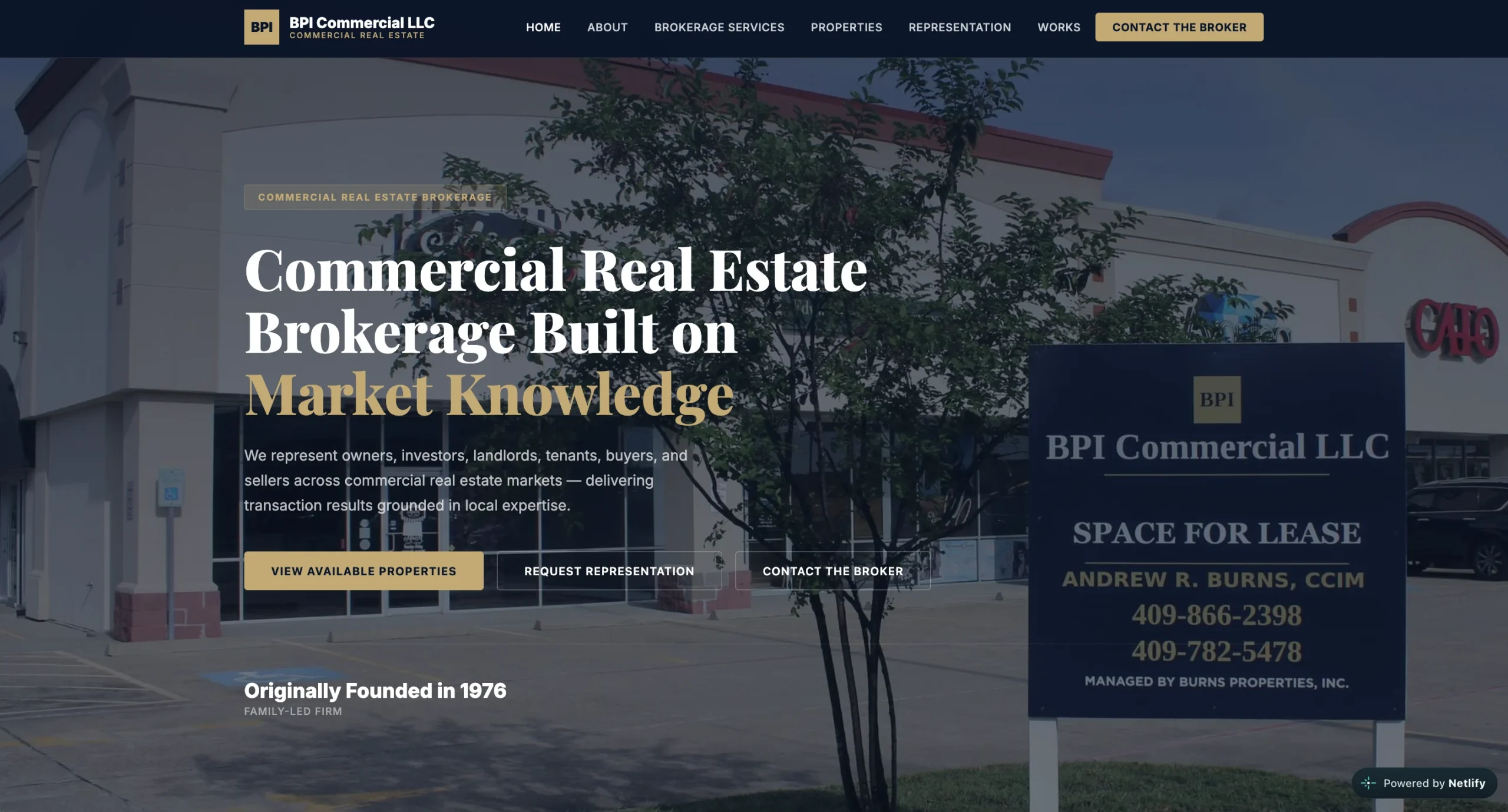 Site web de BPJ Commercial LLC mettant en avant l'immobilier commercial avec une enseigne indiquant que des locaux sont à louer.
