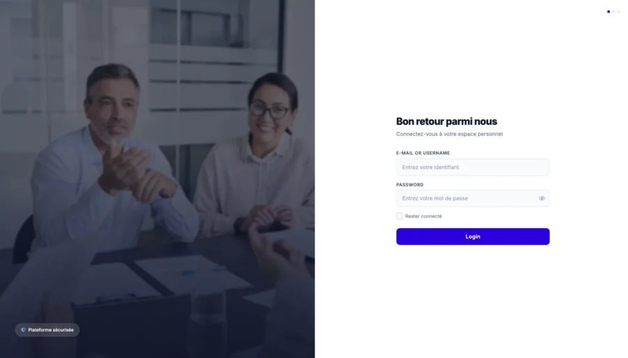 Interface web avec formulaire de connexion et deux hommes assis à une table.