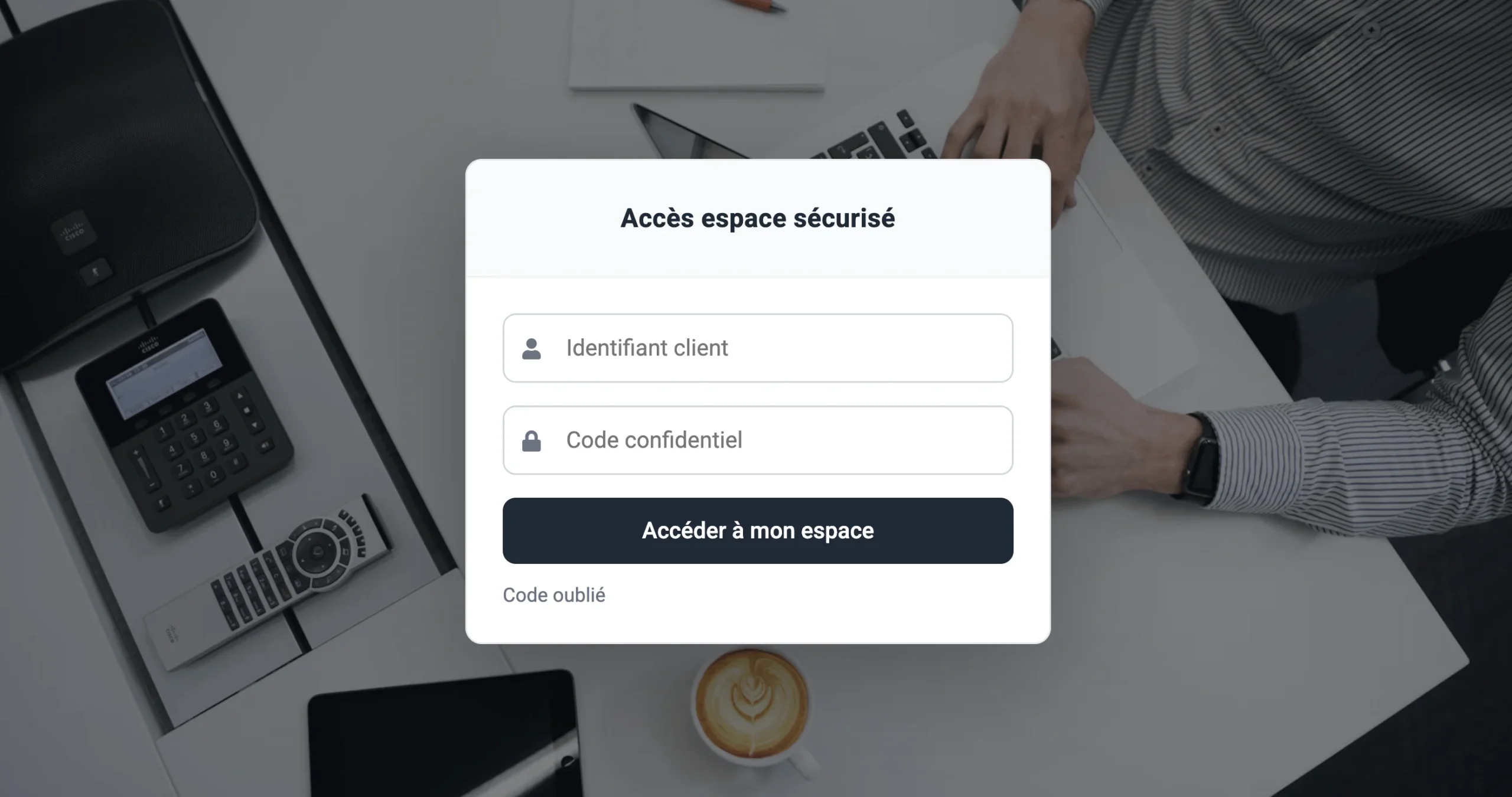 Fenêtre d'authentification demandant un identifiant et un code confidentiel affichée au premier plan. Le titre de la boîte dialogue est 'Accès espace sécurisé'.