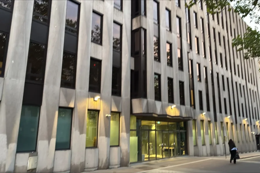 Bâtiment parisien où Warning Trading est intervenu lors du forum CGAP en octobre 2026