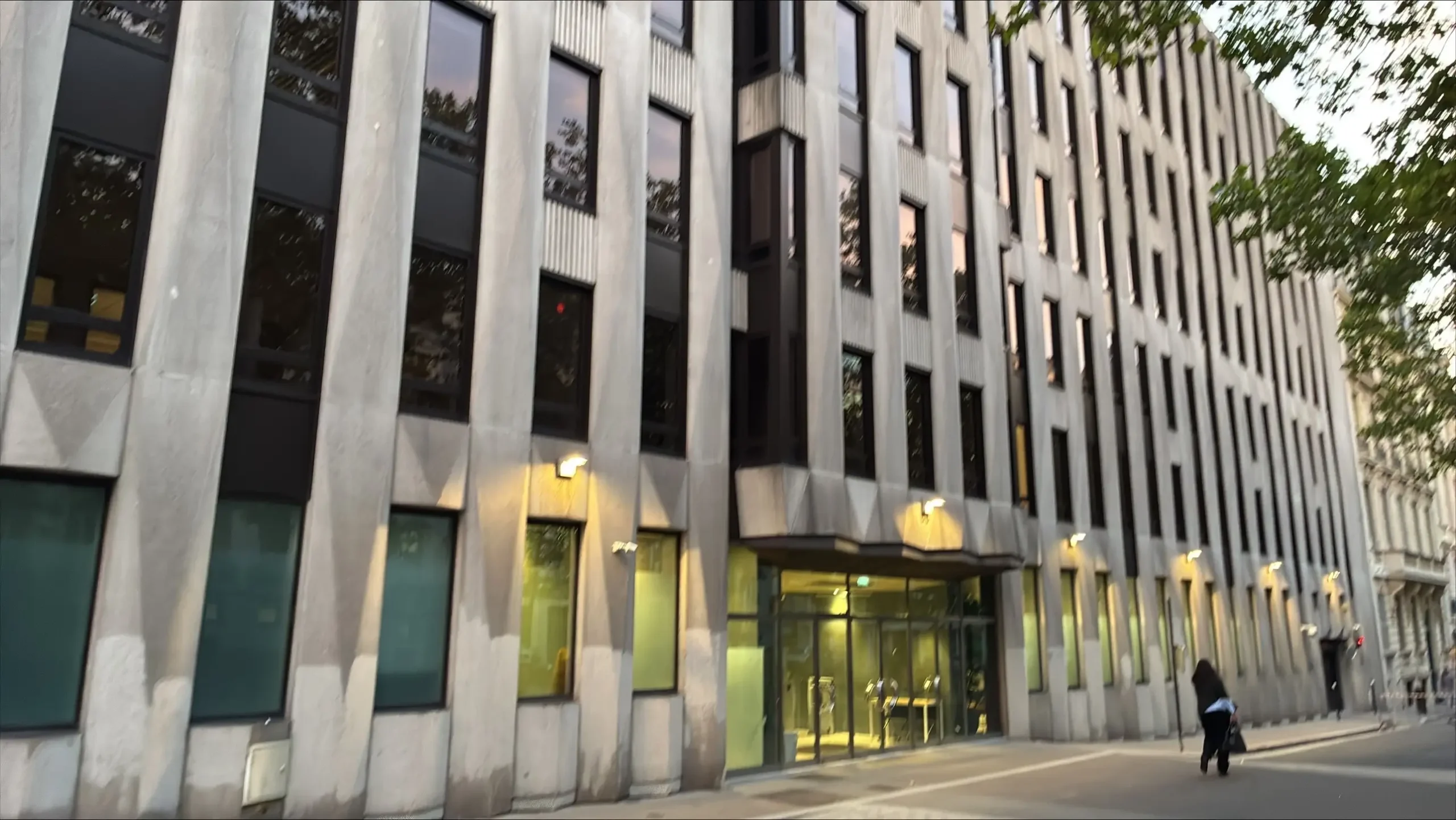 Bâtiment parisien où Warning Trading est intervenu lors du forum CGAP en octobre 2026